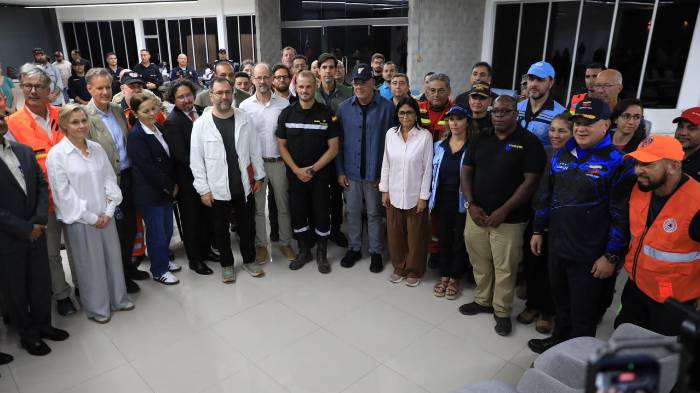 Delcy Rodríguez recibe a delegación panameña de rescatistas