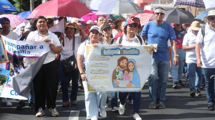 Panameños caminan por la paz, la vida y la familia