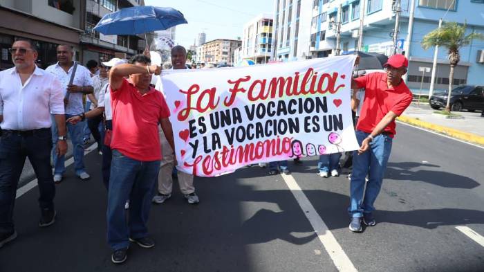 Panameños caminan por la paz, la vida y la familia