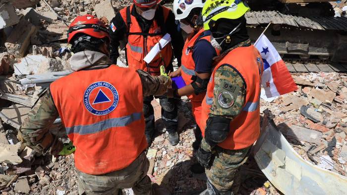 Equipo de búsqueda y rescate de Panamá se mantiene en zonas afectadas en Venezuela