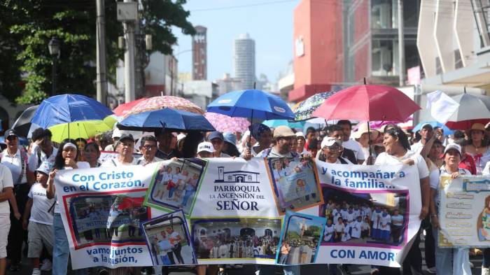 Panameños caminan por la paz, la vida y la familia