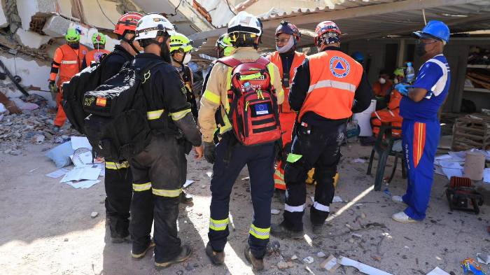Equipo de búsqueda y rescate de Panamá se mantiene en zonas afectadas en Venezuela