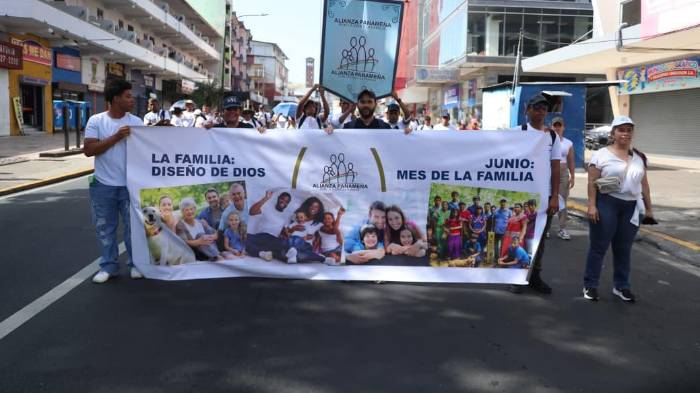 Panameños caminan por la paz, la vida y la familia