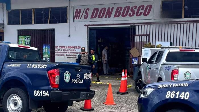 El sospechoso fue trasladado al Hospital Irma de Lourdes Tzanetatos, donde quedó bajo custodia policial mientras se recupera de las heridas.