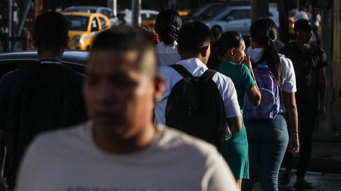 Economista cuestiona si las protestas afectarán la proyección de crecimiento del 4%.