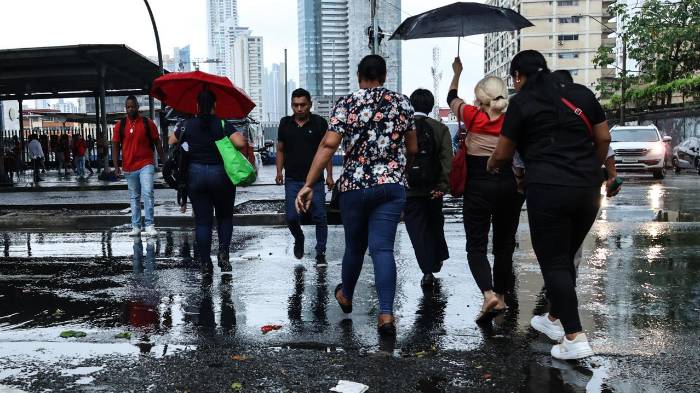 No salga sin su paragua. Está lloviendo en el territorio nacional