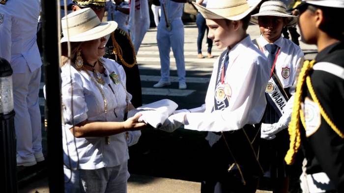 Directora del Inadeh, abanderada en festejos de La Pintada