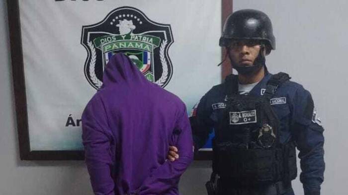 Sujeto arrestado en operativo.