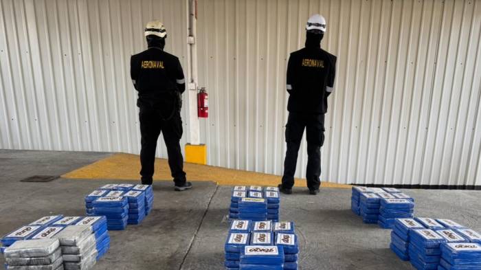 Las autoridades ubicaron 210 paquetes con presunta sustancia ilícita dentro de un contenedor procedente de Costa Rica y con supuesto destino hacia Europa.