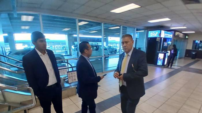 “Vengo a dar la cara”: Carrizo llega a Panamá y denuncia persecución política