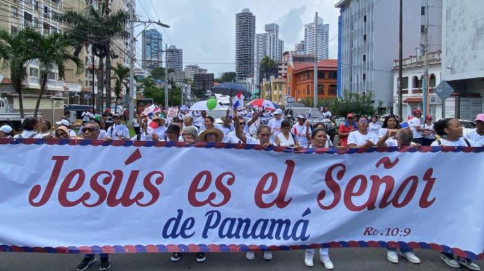 “La familia, diseño de Dios”: panameños salen a las calles en caminata Pro Familia