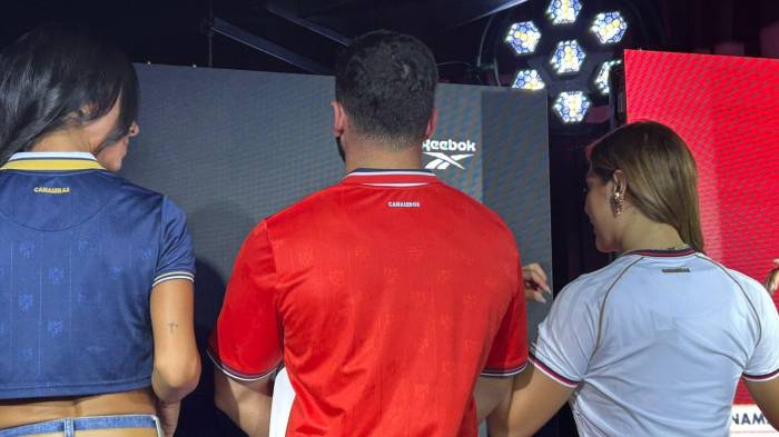 Uniformes oficial, visitante y alternativo de Panamá.