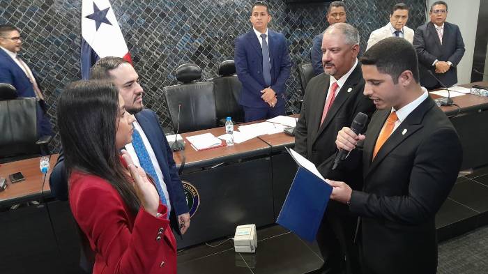 El Reglamento Interno de la Asamblea también tiene que revisarse.