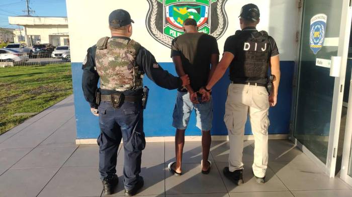 Los sospechosos fueron puestos a disposición de las autoridades judiciales para continuar con el proceso correspondiente.