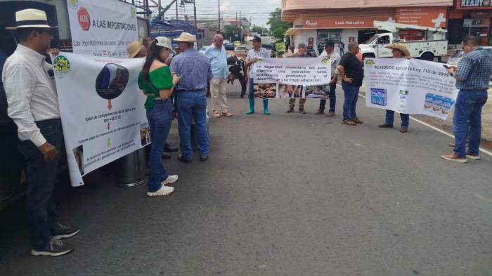 Estos productores bloquearon por aproximadamente dos horas una calle