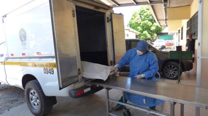 Autoridades del Ministerio Público realizaron el levantamiento del cuerpo del obrero.