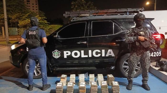 Evidencia incautada en Villa Zaita: paquetes rectangulares con presunta droga.