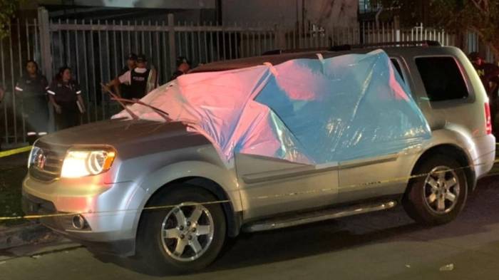 La camioneta donde viajaba la víctima quedó en medio de la Avenida Centenario tras el ataque armado ocurrido la noche del pasado 6 de marzo.
