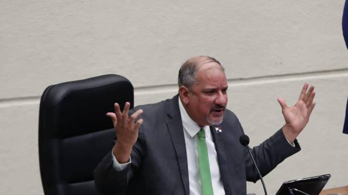 Dijo que en enero se podría abordar el tema.