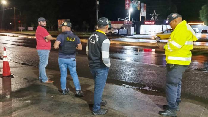 Las autoridades acordonaron el área para iniciar las investigaciones del accidente fatal.