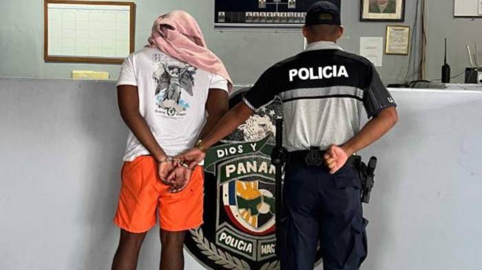 Uno de los detenidos en el Metro.