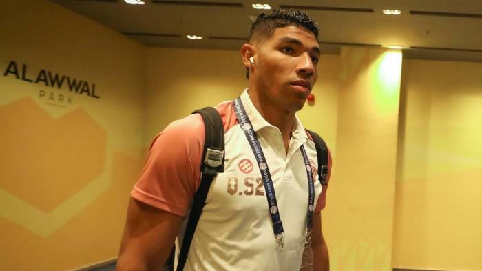 El portero panameño del Al Faiha, Orlando Mosquera a su llegada al estadio Al-Awwal Park de Riad para el partido ante el Al Nassr, este sábado 1 de noviembre de 2025.