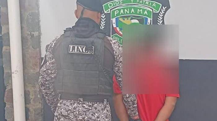 El hombre fue puesto a disposición de las autoridades competentes tras ser arrestado durante un operativo en el distrito de Volcán.