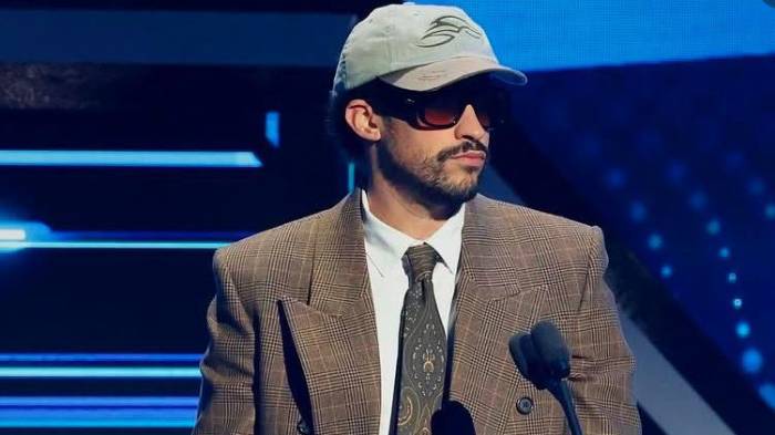 El Conejo Malo se coronó como el artista más premiado de la velada con 11 trofeos en los Premios Billboard de la Música Latina 2025.