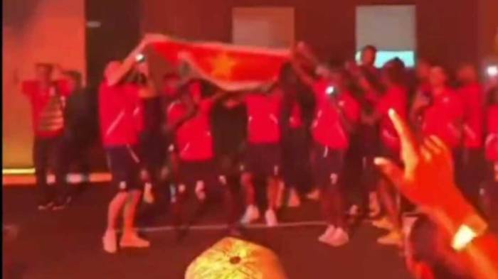 ‘Suri Boys’ y panameños compartieron baile y risas al ritmo de plena y reggae nacional.