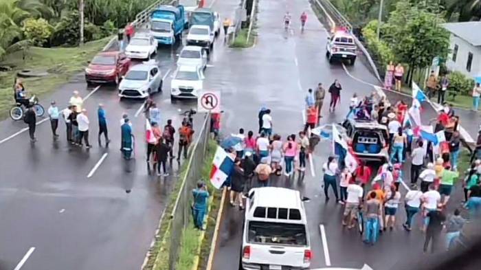 Cierre en Chiriquí en rechazo a la reforma de la Caja de Seguro Social.