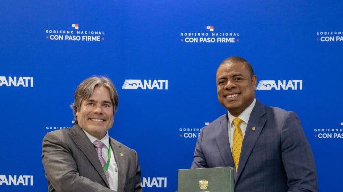 Firma de convenio con la Alcaldía de Colón.