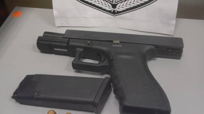 El sujeto fue aprehendido con el arma ilegal el 10 de julio.
