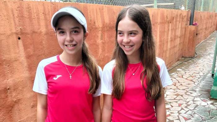 Las gemelas costarricense Sofía y Belén Ortíz, compiten en la categoría de 14 años.