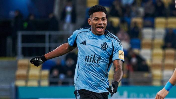 El lateral derecho panameño César Blackman ingresó en el segundo tiempo y ayudó al Slovan Bratislava a sostener la ventaja de 2-0 en Georgia.