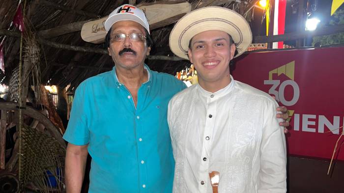 Héctor y su papá Fernando Concepción, quies es su mánager.