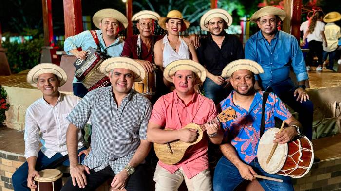Artistas típicos reunidos para rendir homenaje a la riqueza cultural de Guararé a pocos días de celebrarse el Festivan Nacional de la Mejorana.