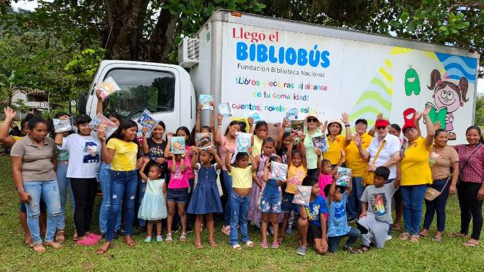 Biblioteca Nacional llevó jornada de lectura a Tres Hermanas