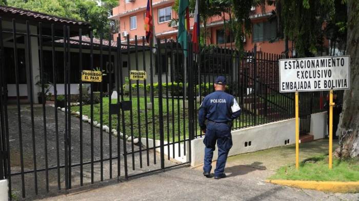 Al estilo Martinelli: Saúl Méndez se refugia en embajada