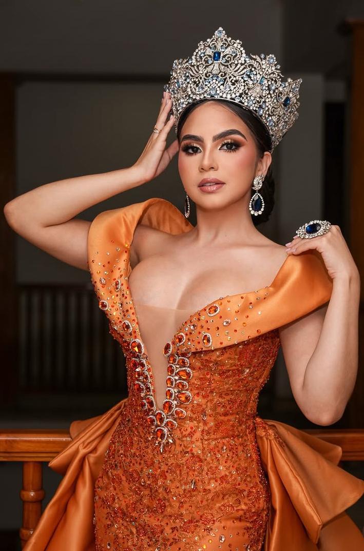 Sofía Ureña: de lanzar besitos en el Carnaval tableño a ponerse la bata blanca