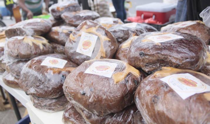 Los precios varían entre $3.00 y $10.00, dependiendo del tamaño y la receta.