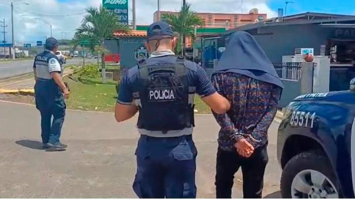 El presunto femicida fue capturado por la policía en las inmediaciones de la Plaza de Pocrí, tras cometer crimen.