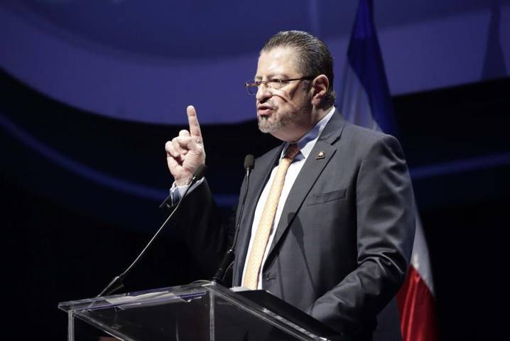 Expresidentes de Costa Rica critican a Chaves por decir que en el país hay “dictadura”