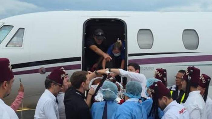 La menor presenta quemaduras profundas de segundo grado en el rostro y torso.