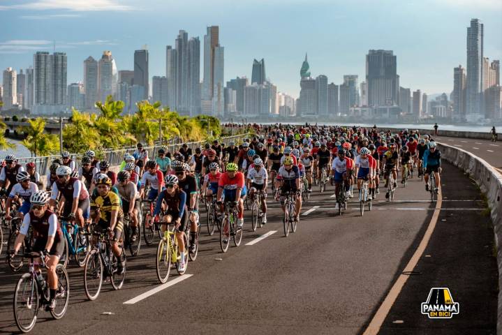 Se toman la Cinta Costera en ‘bici’