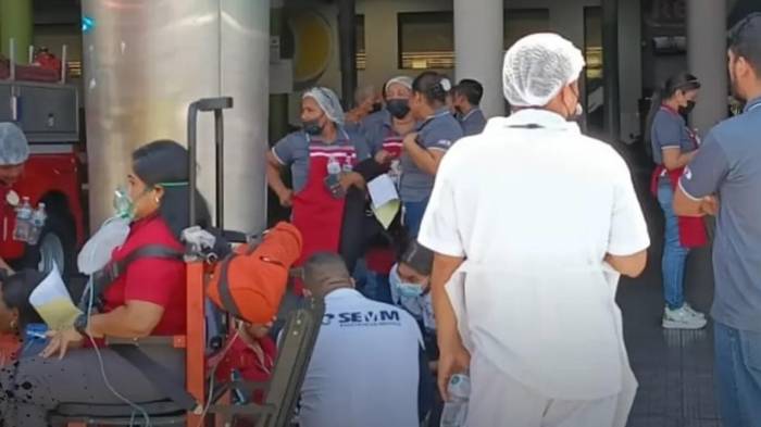 Fuga de gas en supermercado deja más de 20 persoans afectadas.