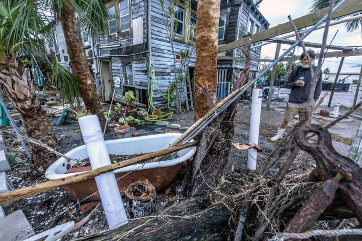 Aumentan los muertos por Milton, que sale ya de la península de Florida