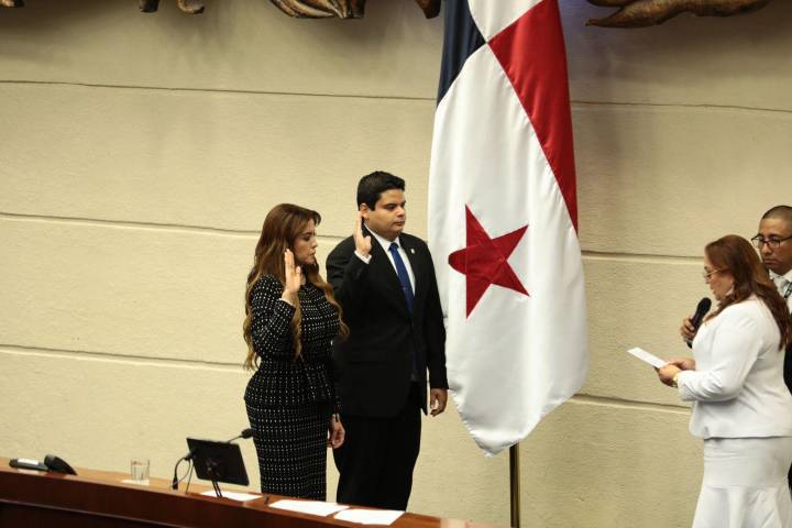 Carlos Alvarado resulta electo para secretario general de la Asamblea Nacional