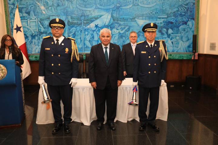 Víctor Raúl Álvarez toma el mando de los Bomberos