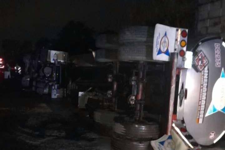 Accidente de carro cisterna en Autopista Panamá-Colón