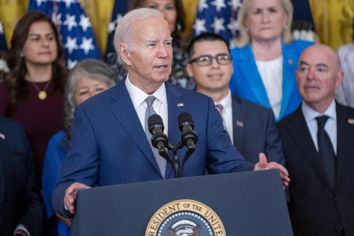El presidente de Estados Unidos, Joe Biden, pronuncia un discurso durante el evento del 12º Aniversario de la Acción Diferida para los Llegados en la Infancia (DACA) en la Sala este de la Casa Blanca en Washington, DC, Estados Unidos.